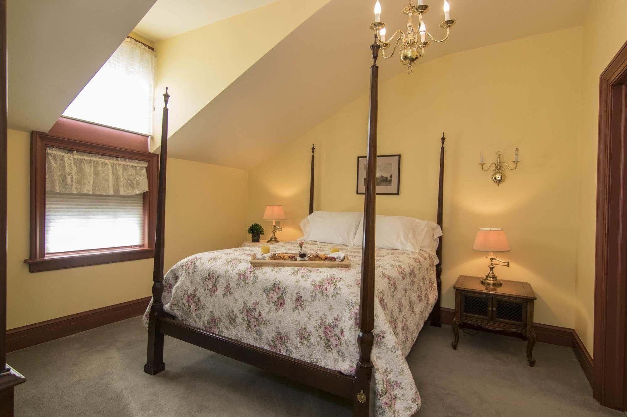 The Rochester Inn Sheboygan Falls Exteriér fotografie